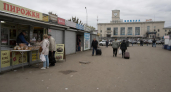 Ларьки у вокзала Курска не убирают уже четыре года после обещаний мэра