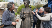 Скульптуру «Куряночка» с антоновкой и соловьём откроют 24 мая после голосования 42 тысяч курян