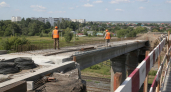 В Железногорском районе капитально ремонтируют путепровод над активной железной дорогой