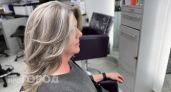 Хватит тратить деньги на окрашивание корней: эта умная техника мастерски маскирует седину на полгода