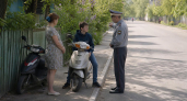 Братья 12 и 14 лет гоняли на скутерах по Курску — штраф получила мама