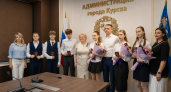 Шесть школьников Курска получили паспорта в канун Дня России