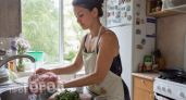 Перестаньте мыть сырое мясо под краном: вы просто заражаете свою кухню опасными бактериями для всей семьи