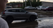 Ливневки на Республиканской в Курске забило мусором — дорожники прочистили