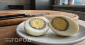 Серый ободок вокруг желтка выдает вашу главную кулинарную ошибку: как варить яйца правильно чтобы не травиться