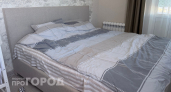 Больше не нужно мучиться с вечно съезжающей простыней: один простой лайфхак надежно зафиксирует ее на матрасе