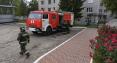 На учениях в Курске спасатели вывели человека через задымлённую зону