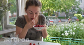 Больше никаких сюрпризов в тарелке: добавьте этот ингредиент в воду чтобы малина очистилась за мгновение