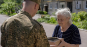 Военные вернули эвакуированным из Суджи семейные альбомы и памятные фотографии
