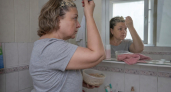 Забыла про салон и дорогую краску: смешиваю три доступных средства и получаю идеальный каштановый тон без седины