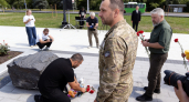 В Курске к будущему мемориалу детям — жертвам атак возложили цветы и игрушки