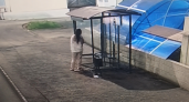 В Курске нашли подростков, разбивших стекла остановки: ущерб превысил 25 тысяч рублей