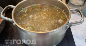 Перестаньте портить куриный бульон этой популярной добавкой: узнайте чем ее заменить для безупречного вкуса