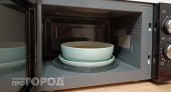 Хватит рисковать здоровьем: уберите из микроволновки эти 10 продуктов, которые становятся крайне опасными