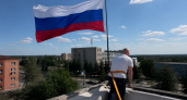 В День флага мэр Курска в третий раз поднял триколор на крыше ДОСААФ