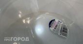 Больше никаких следов клея на любимых тарелках: используй этот лайфхак чтобы очистить посуду за секунды