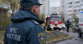 После атаки на Курскую область обломки повредили несколько домов и автомобиль