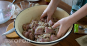 Секрет идеального шашлыка раскрыт: добавляю этот дешевый продукт и мясо становится мягче сливочного масла