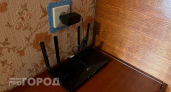 Хватит переплачивать за дорогой роутер: фольга за устройством усиливает сигнал Wi-Fi до максимума без затрат