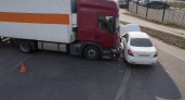 В Курске у авторынка после столкновения с фурой женщину увезла реанимация