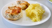 Хватит мучиться с сухим фаршем: добавьте всего щепотку этого продукта для получения идеальных котлет