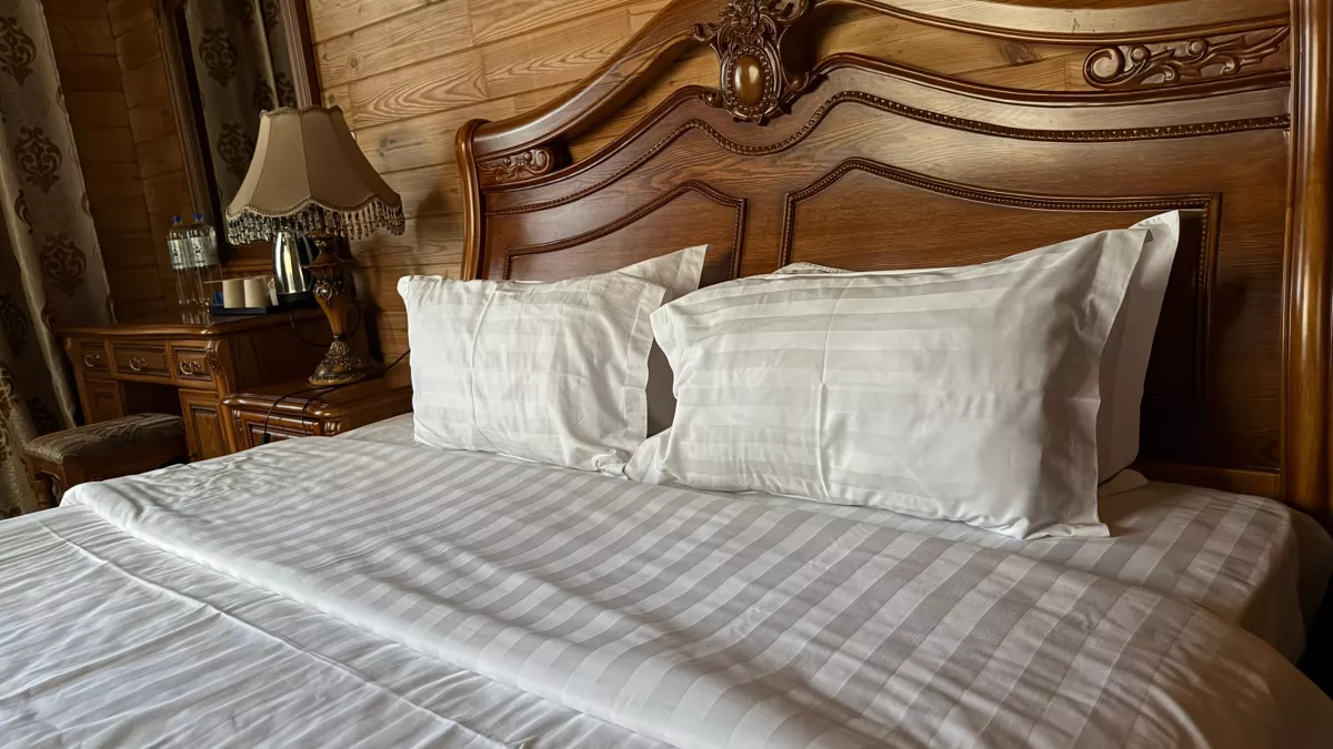 Запах отеля в своей спальне: подруга раскрыла секрет, и теперь постель благоухает неделями — три способа без дорогих кондиционеров