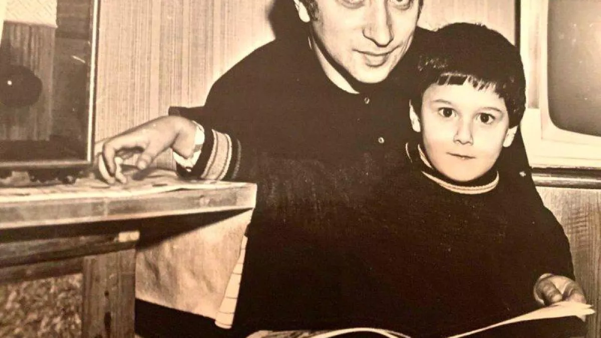 Губернатор Курской области поздравил отца с 97-летием детским фото