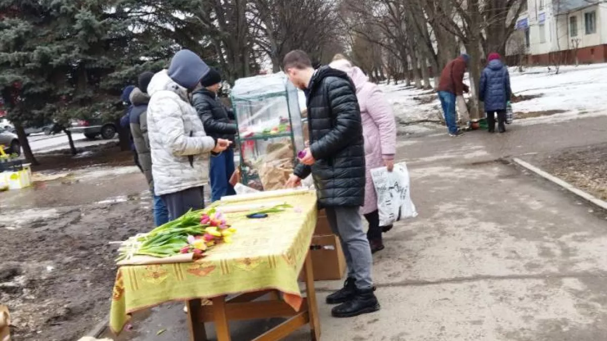 Курские цветочники разбегались при виде проверяющих перед 8 Марта