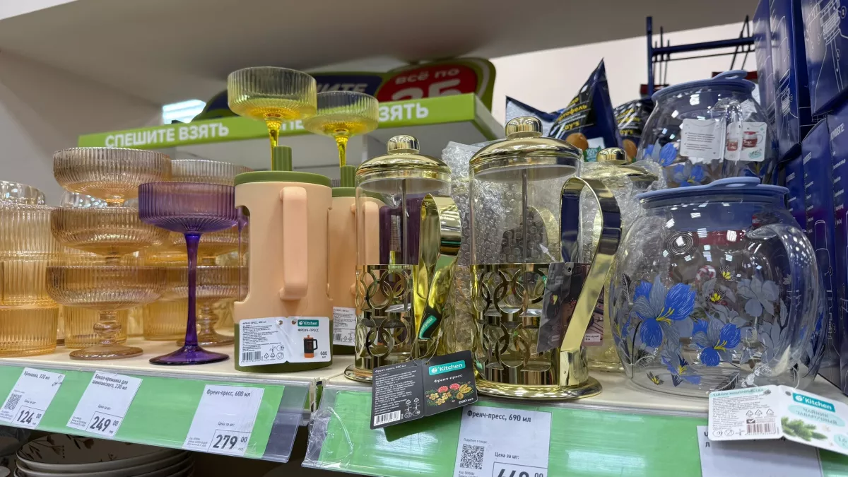 Зашла в Фикс Прайс и ахнула, вышла с тележкой подарков на 8 Марта: блокнот с замочком, ваза за 49 рублей и гриб, который светится в темноте