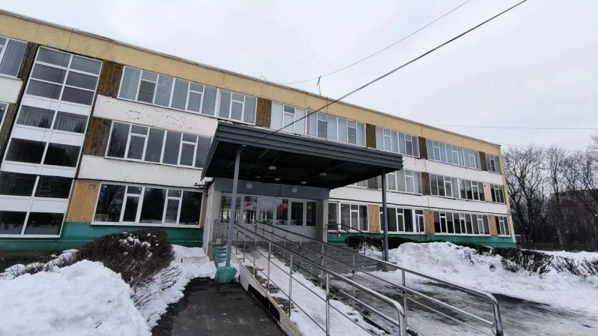 Министр лично проверила безопасность в железногорской школе на капремонте