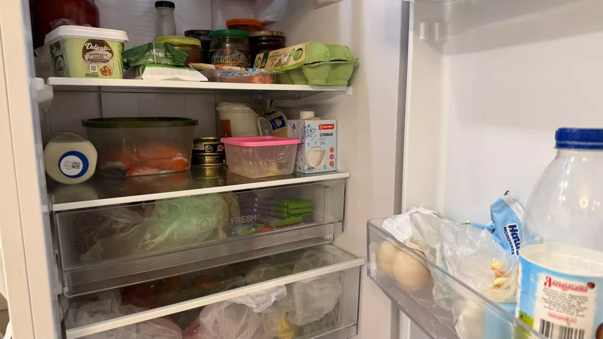 Заглянул в холодильник, а там тухлый запах: простой кусок мыла за 20 рублей решил проблему раз и навсегда
