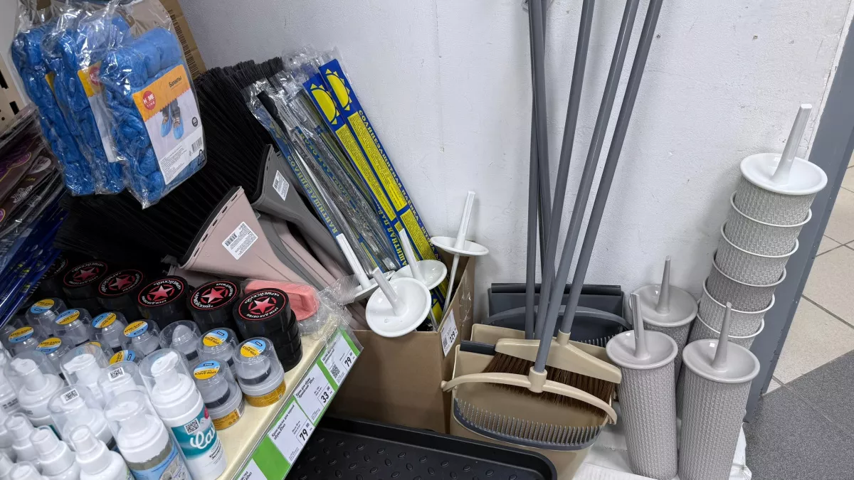 Зашла за губками, а вышла с камерой для смартфона и шваброй: Fix Price снова удивляет полезными новинками