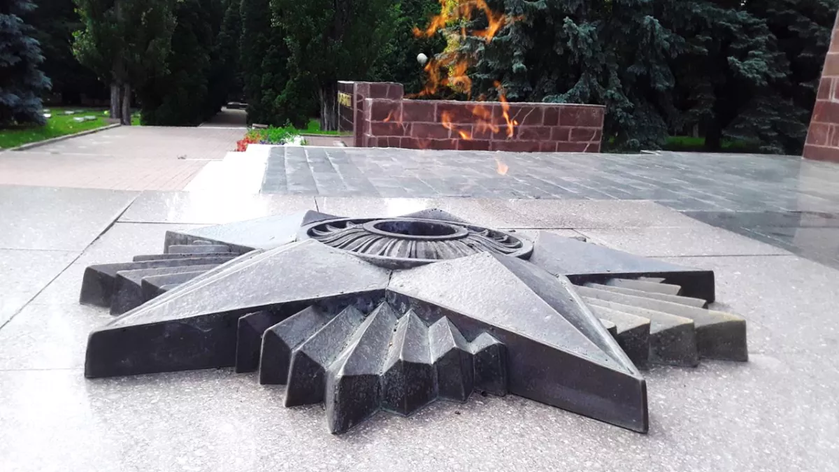 Хинштейн поручил привести в порядок воинские захоронения Курской области