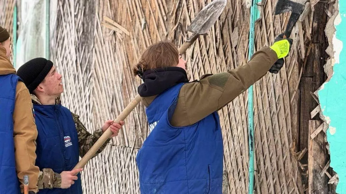 Курские волонтёры восстанавливают школу и ФАП после атак дронов