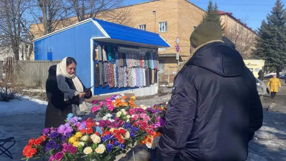 Столы с овощами прямо на тротуарах: курских торговцев накрыли рейдом