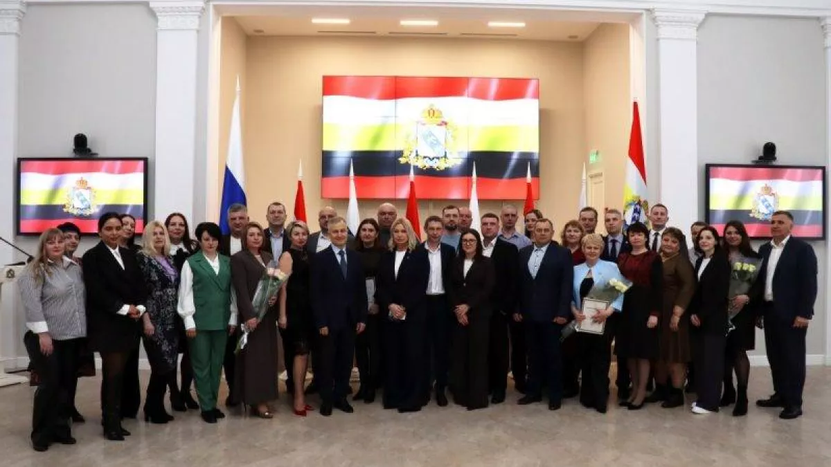 И.о. губернатора Чепик лично наградил героев курского ЖКХ