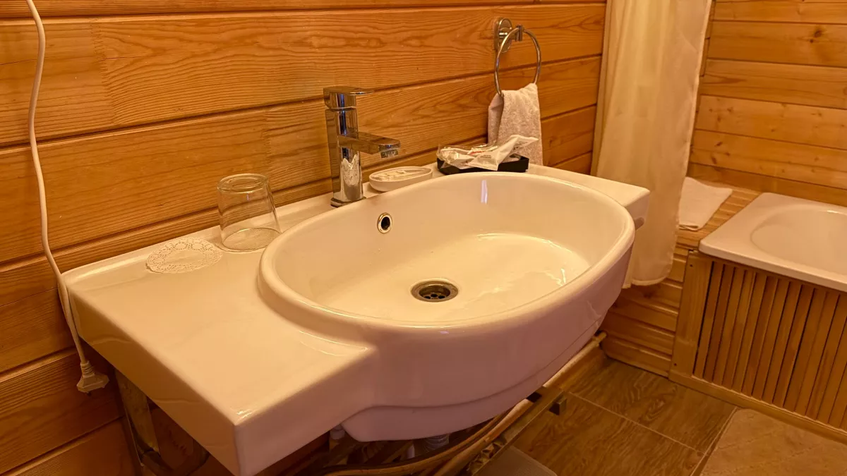 Одна капля — и прощай, засоры: раскрыт секрет сантехников, который удивит даже опытных хозяек