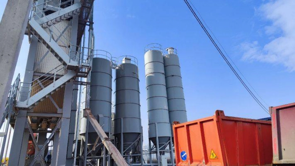 В Курской области запустили первый из 12 асфальтобетонных заводов