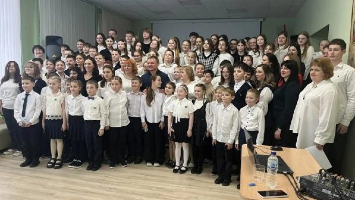 Звезда «Физрука» наградил курских школьников встречей за любовь к чтению