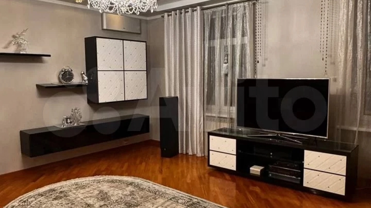 Джакузи, камин и два туалета: шикарную квартиру за 25 млн продают в Курске