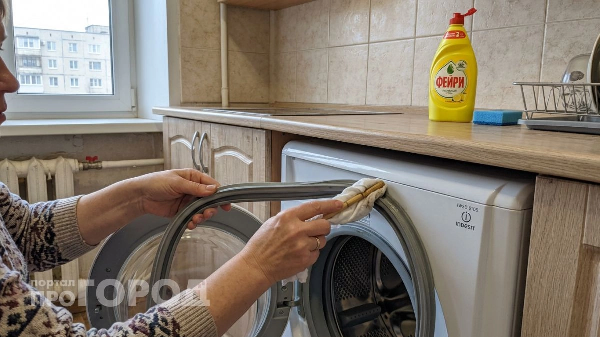 Один состав убирает чёрный налёт с резинки стиралки раз и навсегда без скрабов и щёток