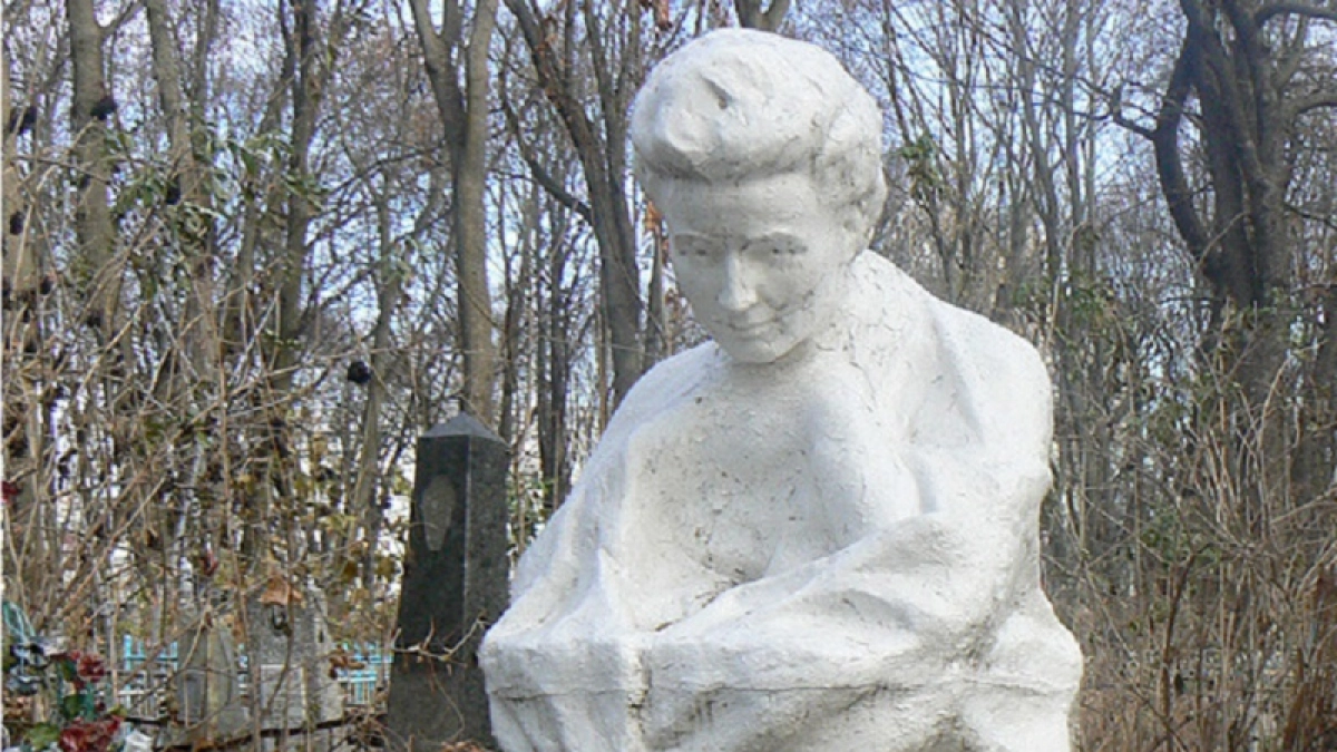 Ладони дьявола и плачущие статуи на кладбище: пять жутких мистических легенд Курской области