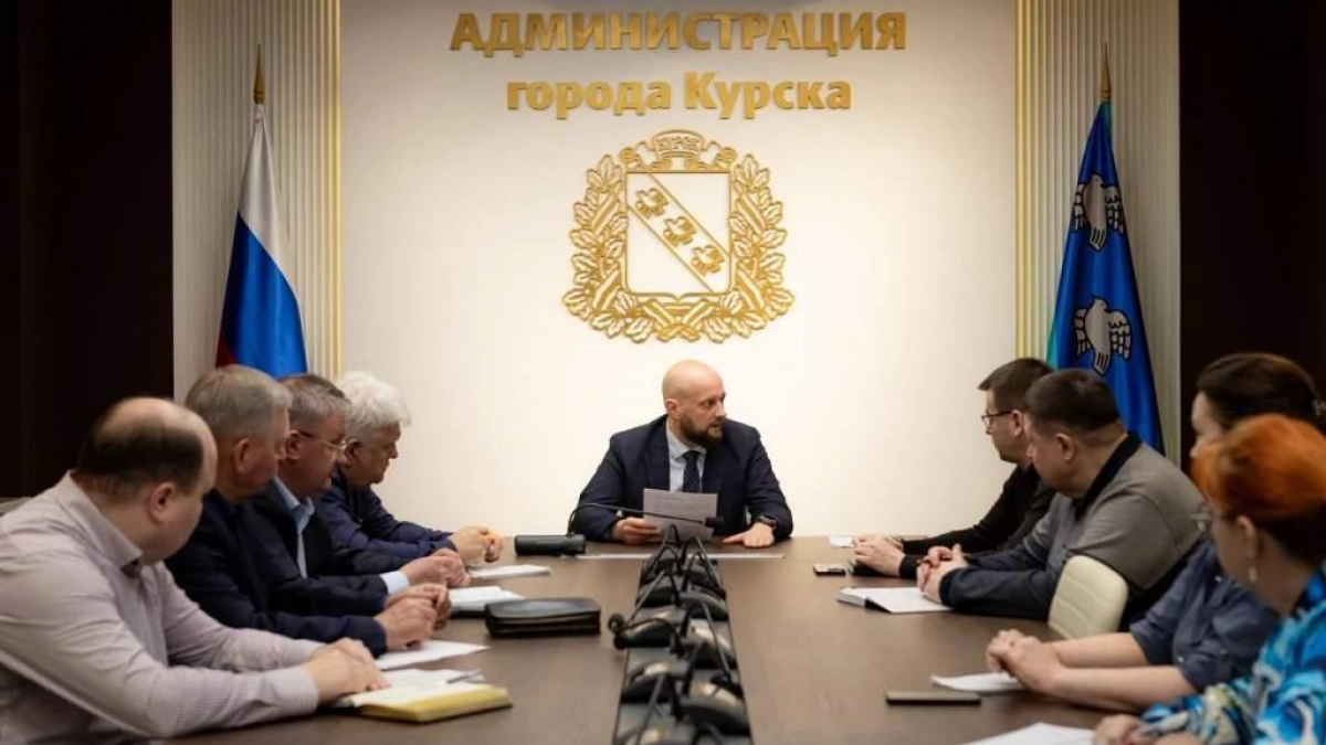 Мэр Курска провёл совещание после прямого эфира с жалобами горожан