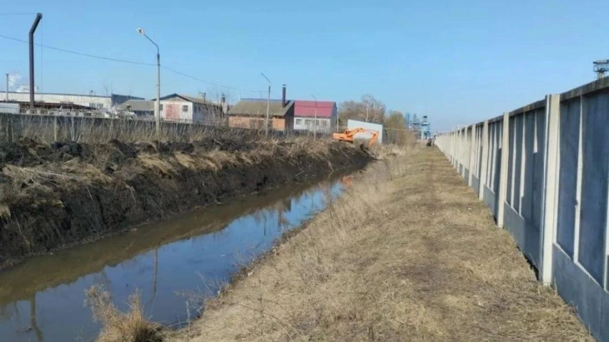 Курск готовится к паводку: канавы в районе Волокно расчистят по техзаданию