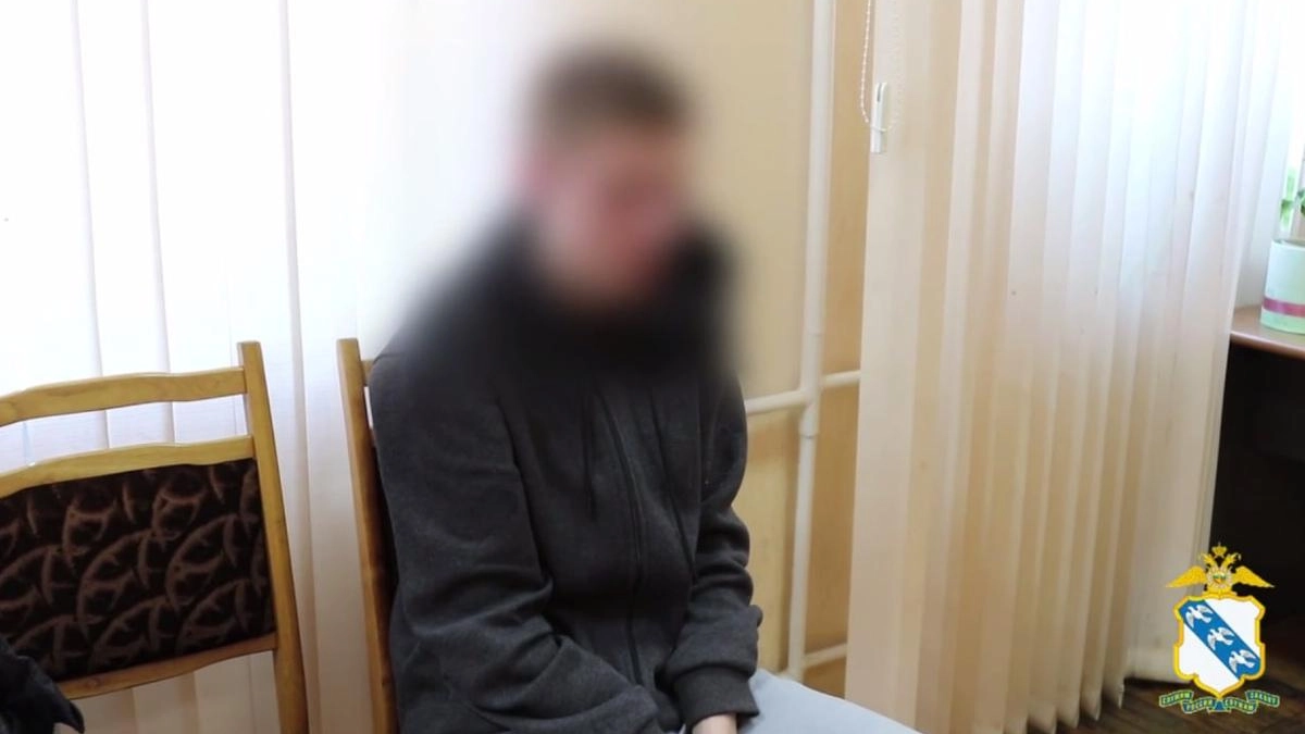В Курске поймали 20-летнего расклейщика наркорекламы, завербованного через мессенджер