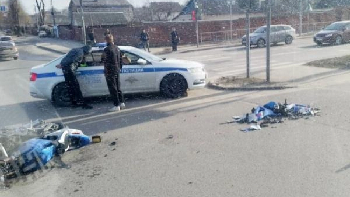 В Курске на перекрёстке разбился мотоцикл: полиция выясняет обстоятельства