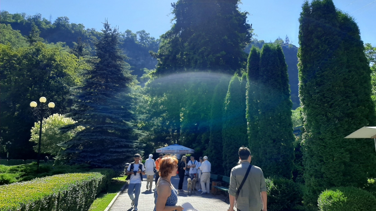 Почему в Абхазии много безработных, но полно дорогих машин: честный разговор с местными