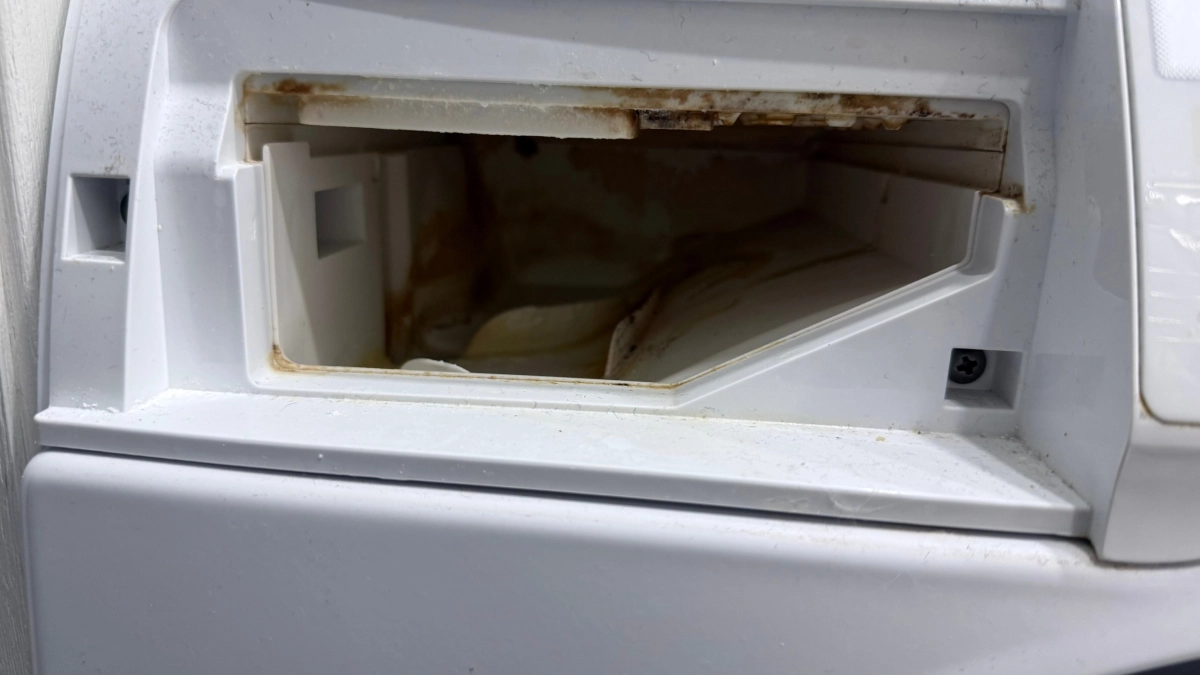 Стиральная машина воняет и пачкает вещи: 8 тайных мест, которые нужно срочно почистить — иначе будет хуже