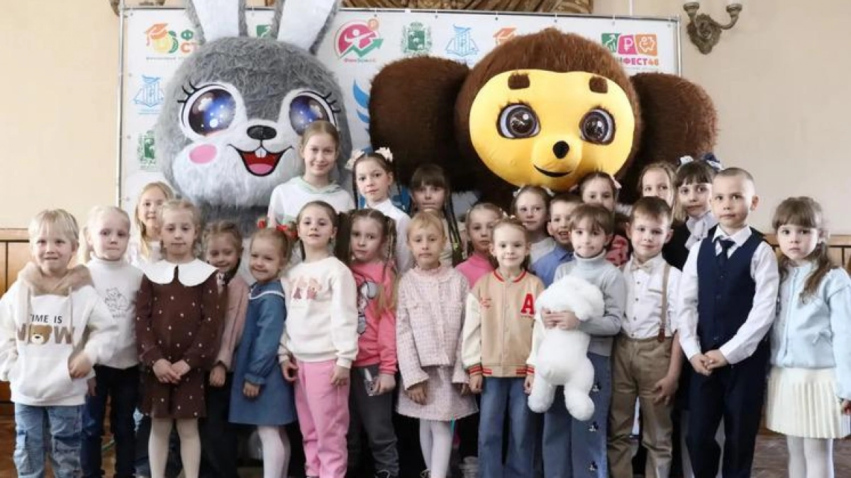 200 детей в Курске приготовили бюджетный завтрак ради финансовой грамотности