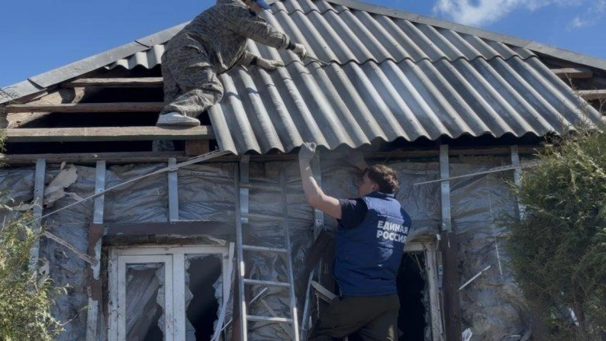 Волонтеры «Курского рубежа» восстанавливают дома в Льговском районе после ночного обстрела